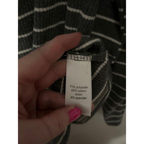 Maurices Ribbed Top Gray White Striped Cutout Peekaboo Ruched Long Sleeve 1X - Picture 7 of 11